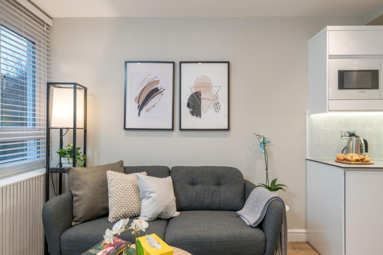 Westfield 2 Bedroom Near Notting Hill Apartment London