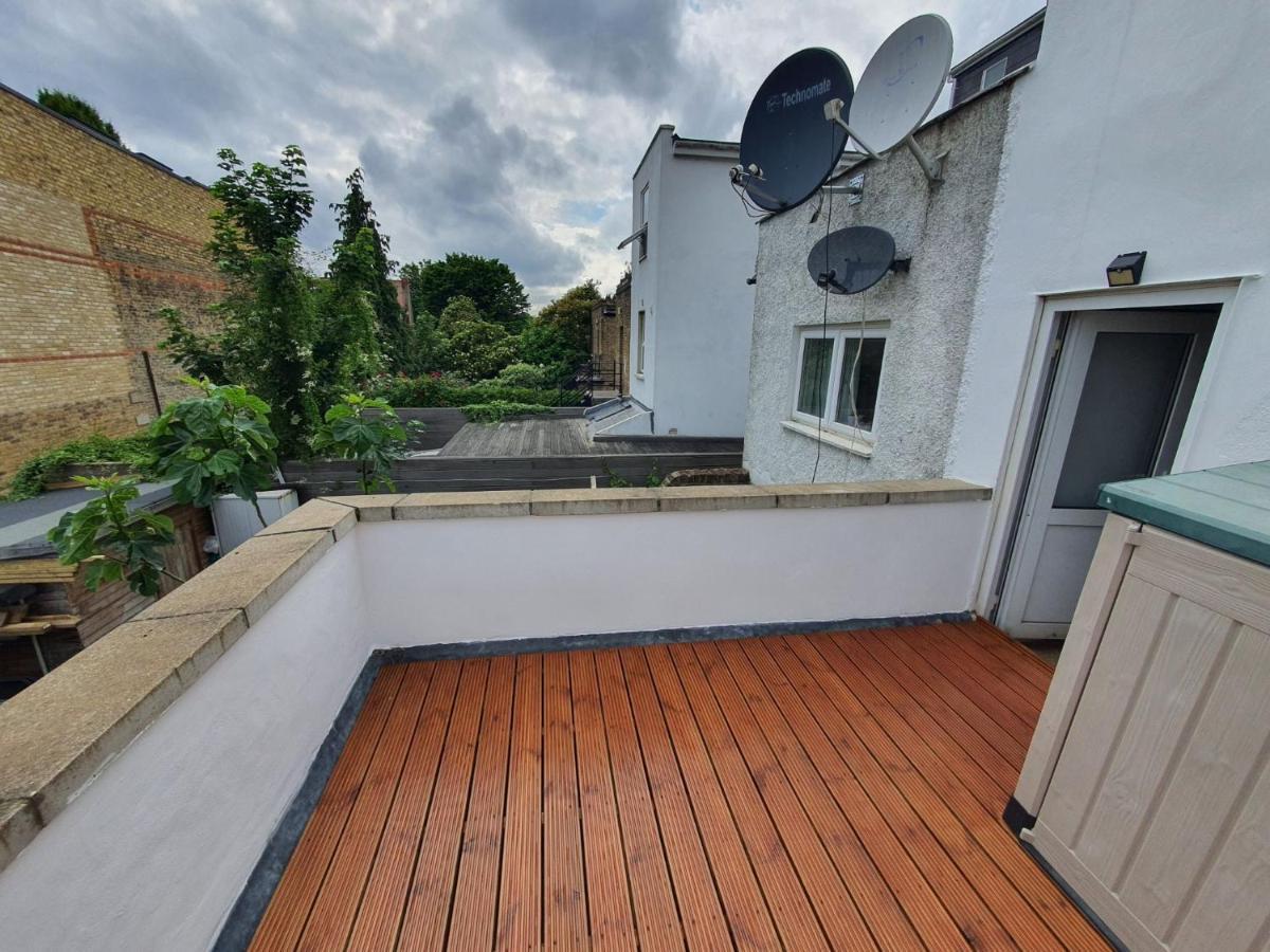 2 Bed Flat Near Westfield, West London
