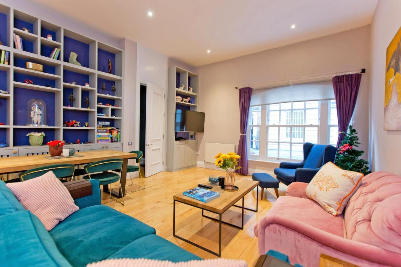 3 Bedroom Modern Mews House Londres