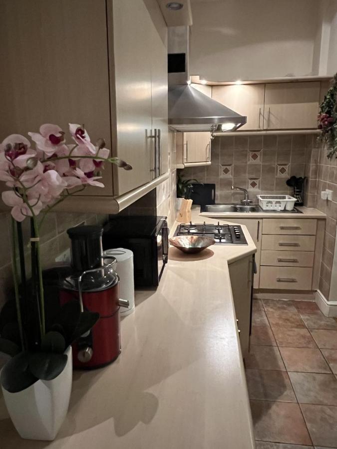 Homestay Double Bedroom With En-suite Bathroom In Chelsea - - Share London