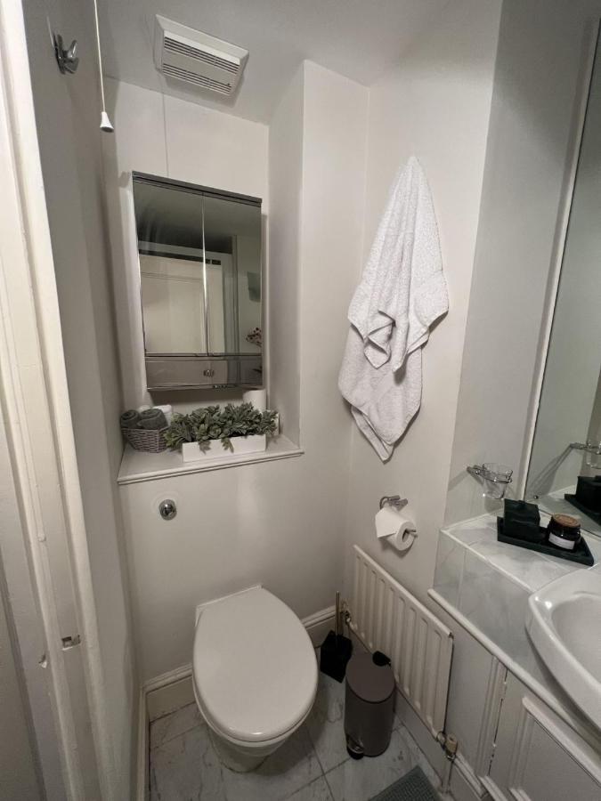 Double Bedroom With En-suite Bathroom In Chelsea - - Share London