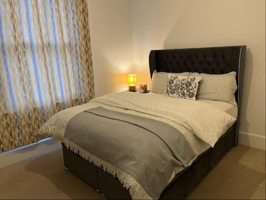 Two Bedroom Flat In * Londen