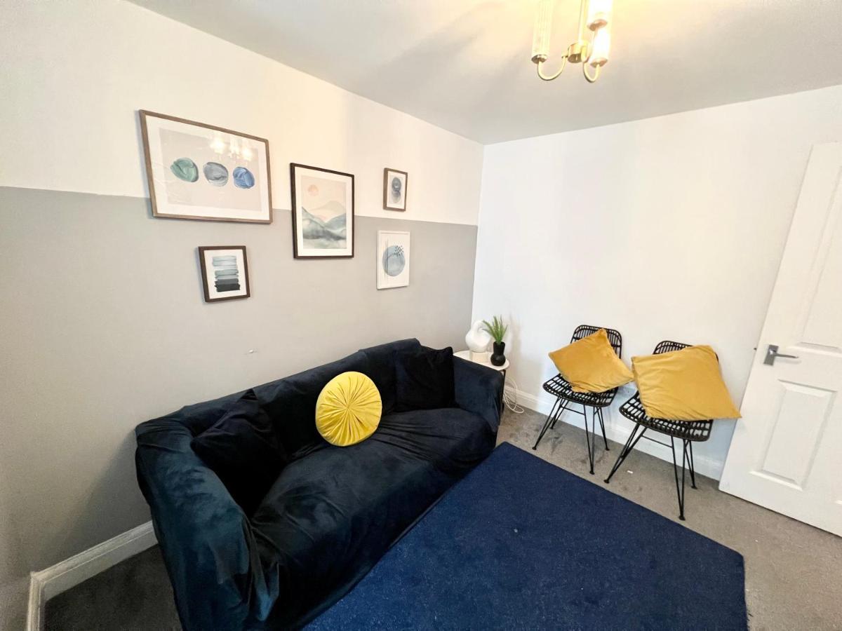 3 Cosy Homes Walking Distance To Mall With Parking Available To Book Separately 3 Bed House Or 1 Bed Or Vakantiehuis *
