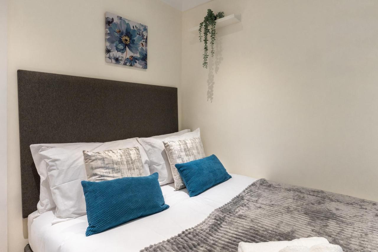 Stunning 3 Bed House With Garden * Londres