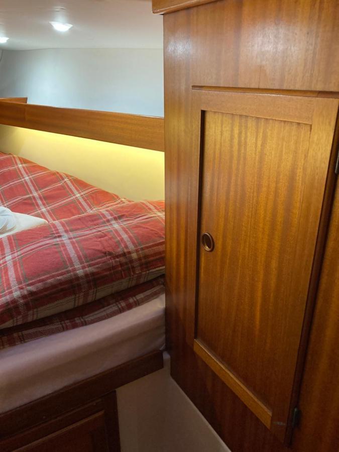 Entire Boat At St Katherine Docks 2 Available Select Using Options * Londen