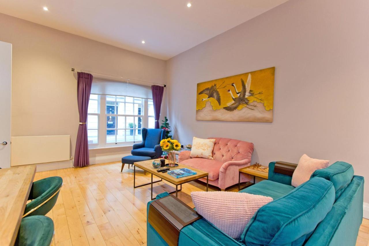 3 Bedroom Modern Mews House * Londres