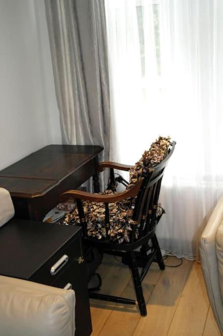 2 Bed Flat Near Westfield, West * London