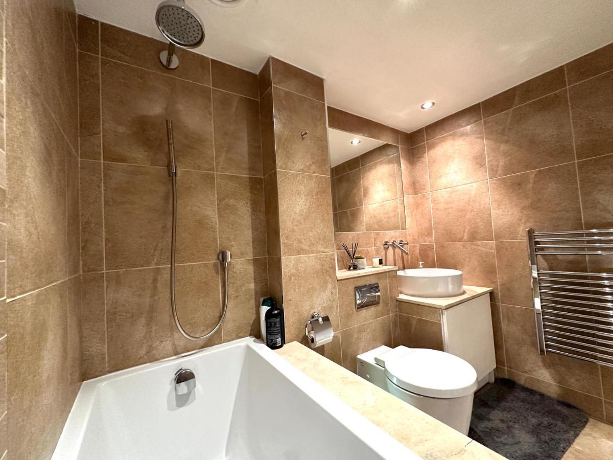 Apartment Deluxe Penthouse Riverside View 2 Bedroom Flat With Lift - Old Industrial Factory Warehouse *