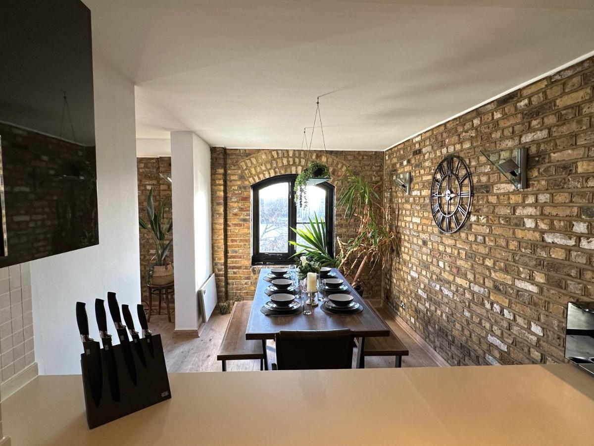 Apartment Deluxe Penthouse Riverside View 2 Bedroom Flat With Lift - Old Industrial Factory Warehouse