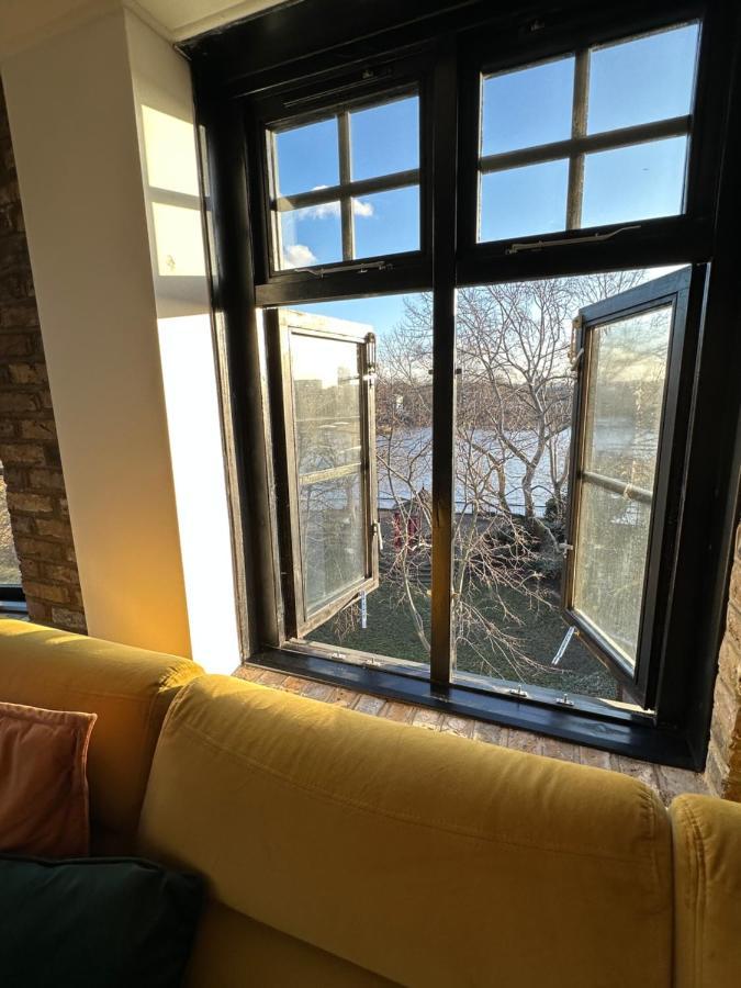 Deluxe Penthouse Riverside View 2 Bedroom Flat With Lift - Old Industrial Factory Warehouse Apartment London