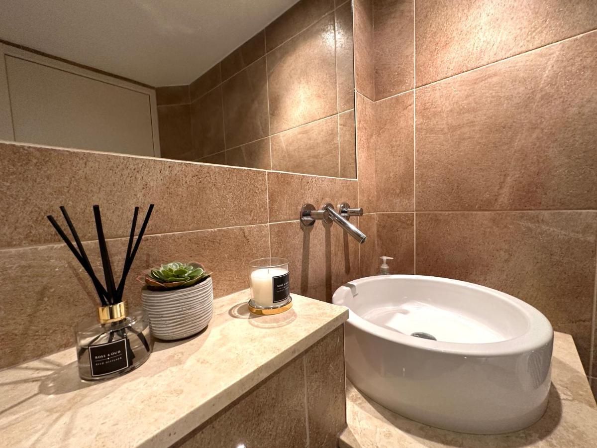 Deluxe Penthouse Riverside View 2 Bedroom Flat With Lift - Old Industrial Factory Warehouse Apartment *