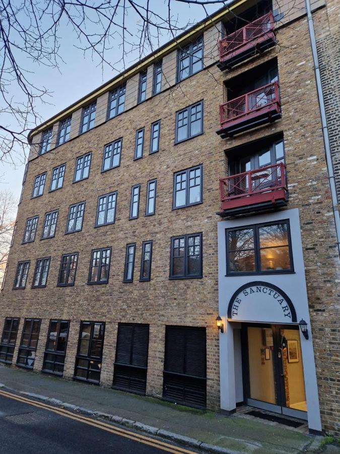 Apartment Deluxe Penthouse Riverside View 2 Bedroom Flat With Lift - Old Industrial Factory Warehouse *