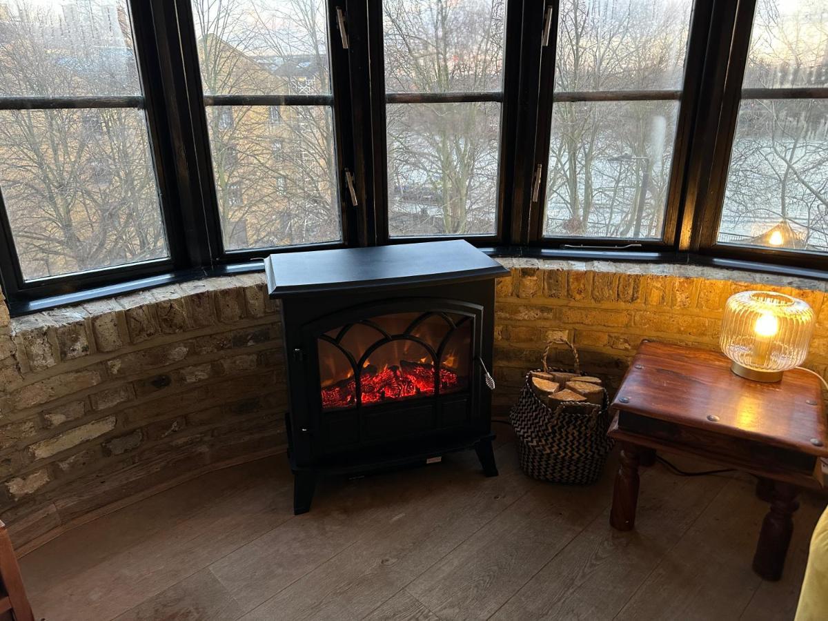 Deluxe Penthouse Riverside View 2 Bedroom Flat With Lift - Old Industrial Factory Warehouse Apartment London