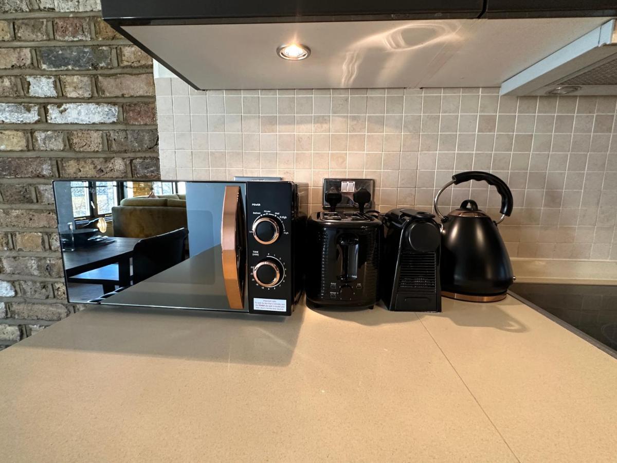 Deluxe Penthouse Riverside View 2 Bedroom Flat With Lift - Old Industrial Factory Warehouse Apartment *