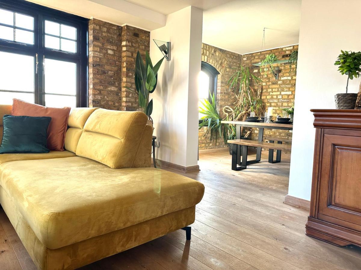 Deluxe Penthouse Riverside View 2 Bedroom Flat With Lift - Old Industrial Factory Warehouse London