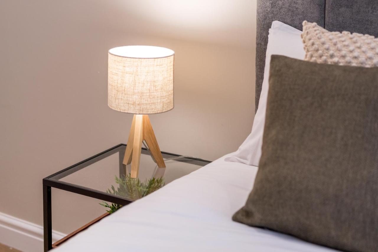 Westfield 2 Bedroom Near Notting Hill Apartment