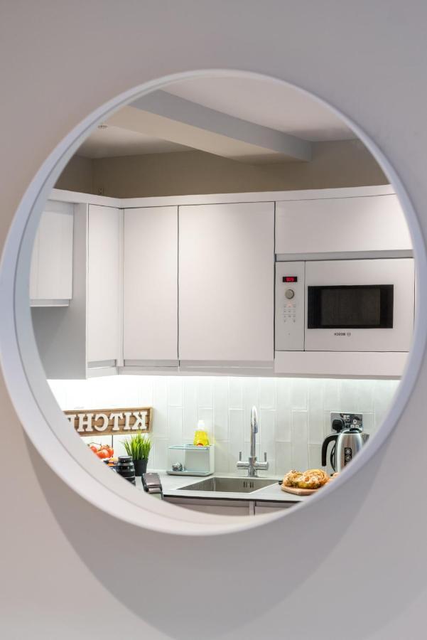 Westfield 2 Bedroom Near Notting Hill Apartment *