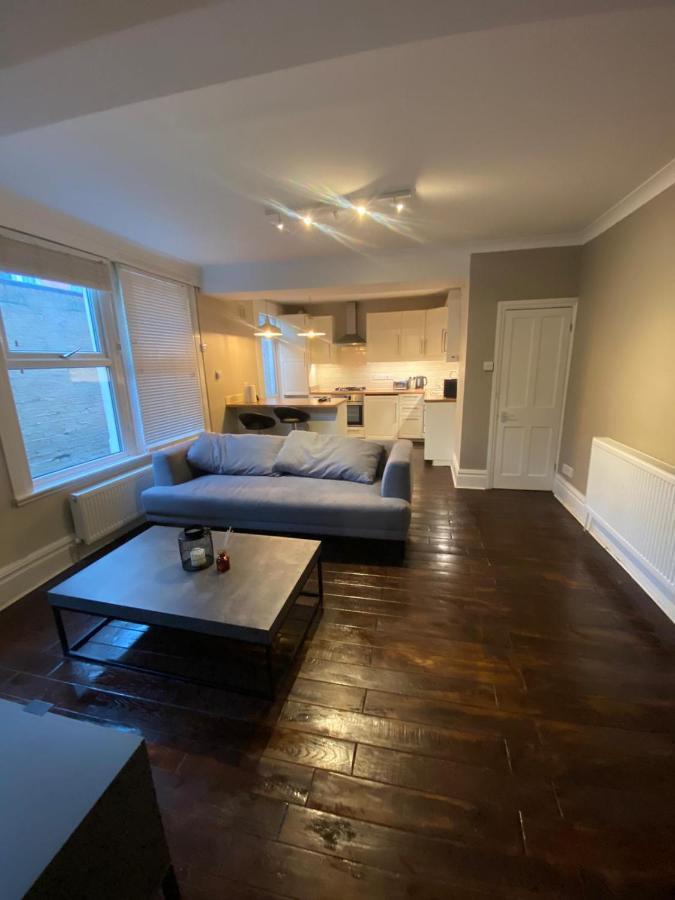 Apartment Spacious 2-bed London