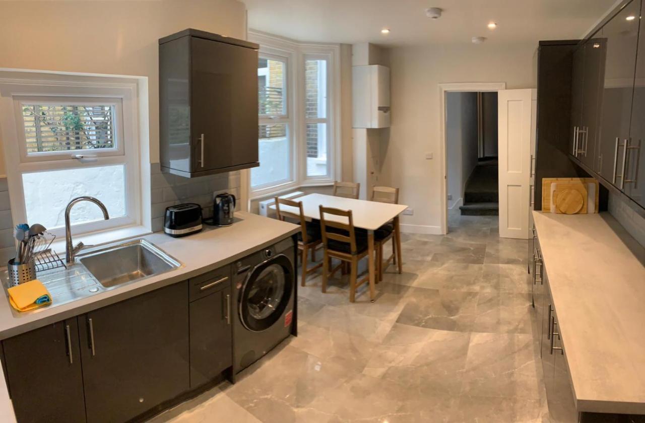 Holiday home Very Large And Splendid Terrace House In London