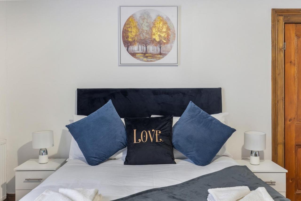 Holiday home Spacious 5 Bedroom House With Garden + Parking - Amazing Location