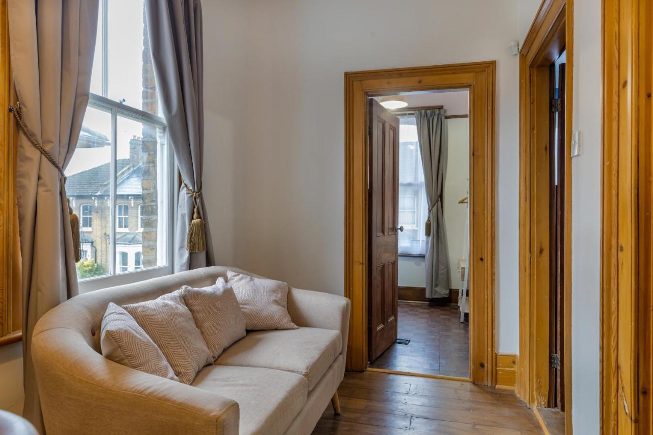 Spacious 5 Bedroom House With Garden + Parking - Amazing Location *