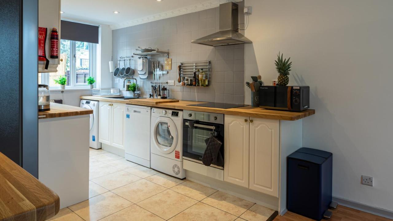 Сasa de vacaciones Bridge 3 Bedroom House With Reception Room, Office And Private Garden Londres