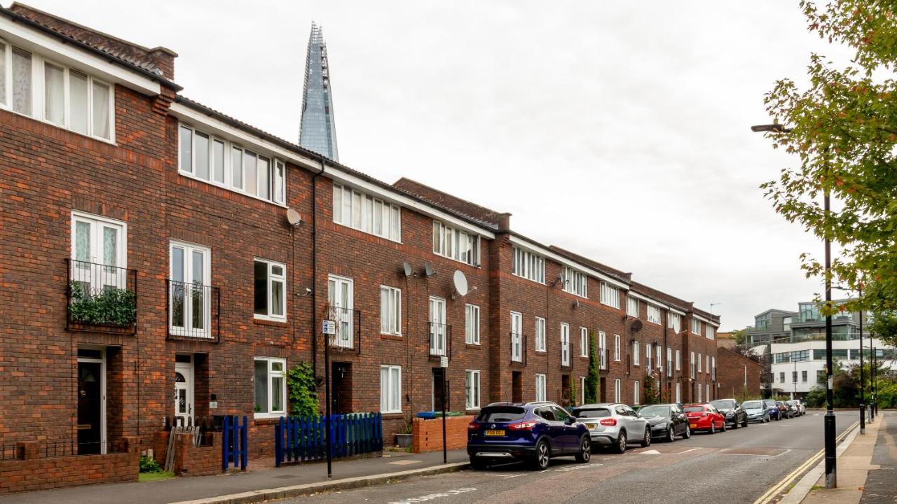 Bridge 3 Bedroom House With Reception Room, Office And Private Garden * Londres