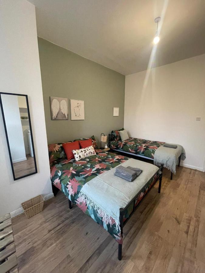 Contemporary Private Near Central Privatunterkunft