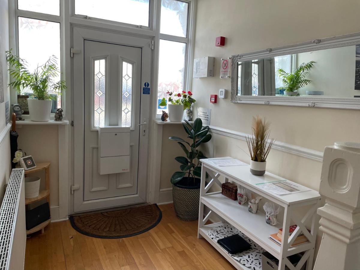 Gladstone Guest house London