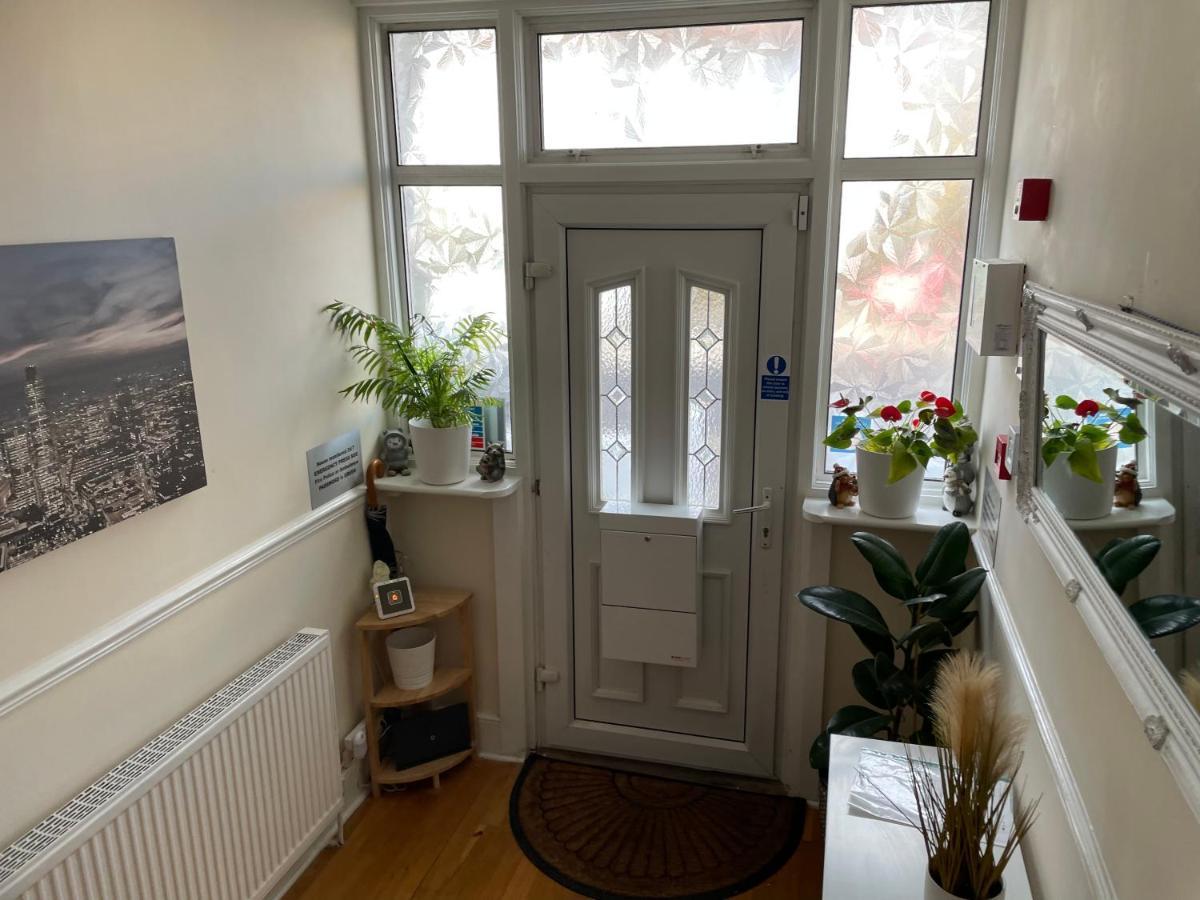 Gladstone Guest house 3*