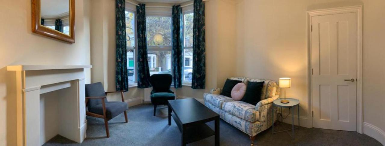 Very Large And Splendid Terrace House In * London
