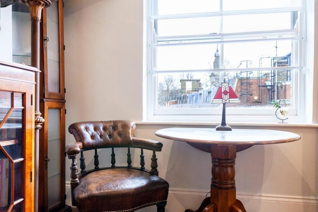 Outstanding Antique 1br Flat In Soho Apartment *