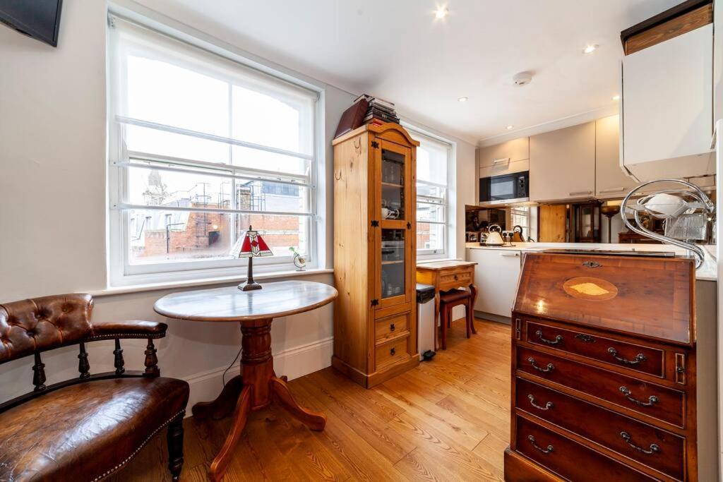 Outstanding Antique 1br Flat In Soho London