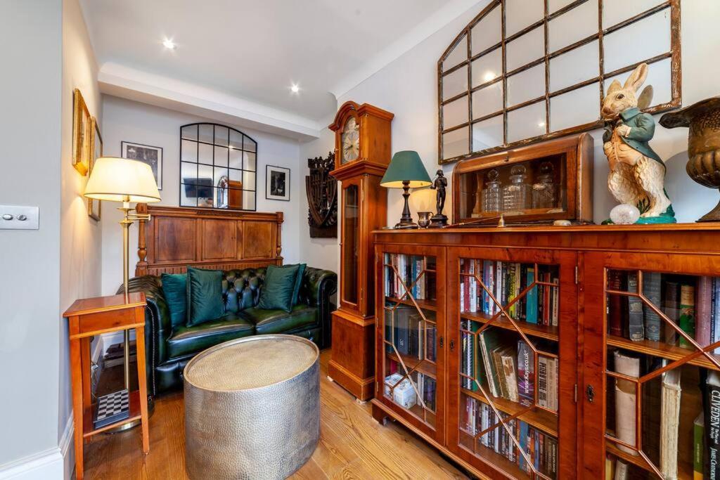 Outstanding Antique 1br Flat In Soho Apartment London