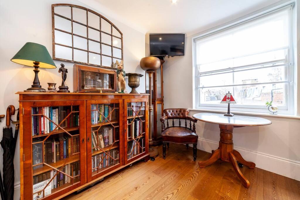Outstanding Antique 1br Flat In Soho Apartment London