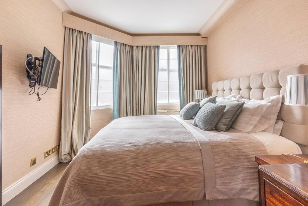 Luxurious Warm Of 70m2 On Sloane Street London