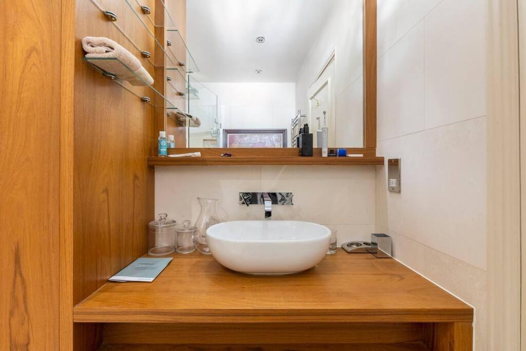 Luxurious Warm Of 70m2 On Sloane Street London