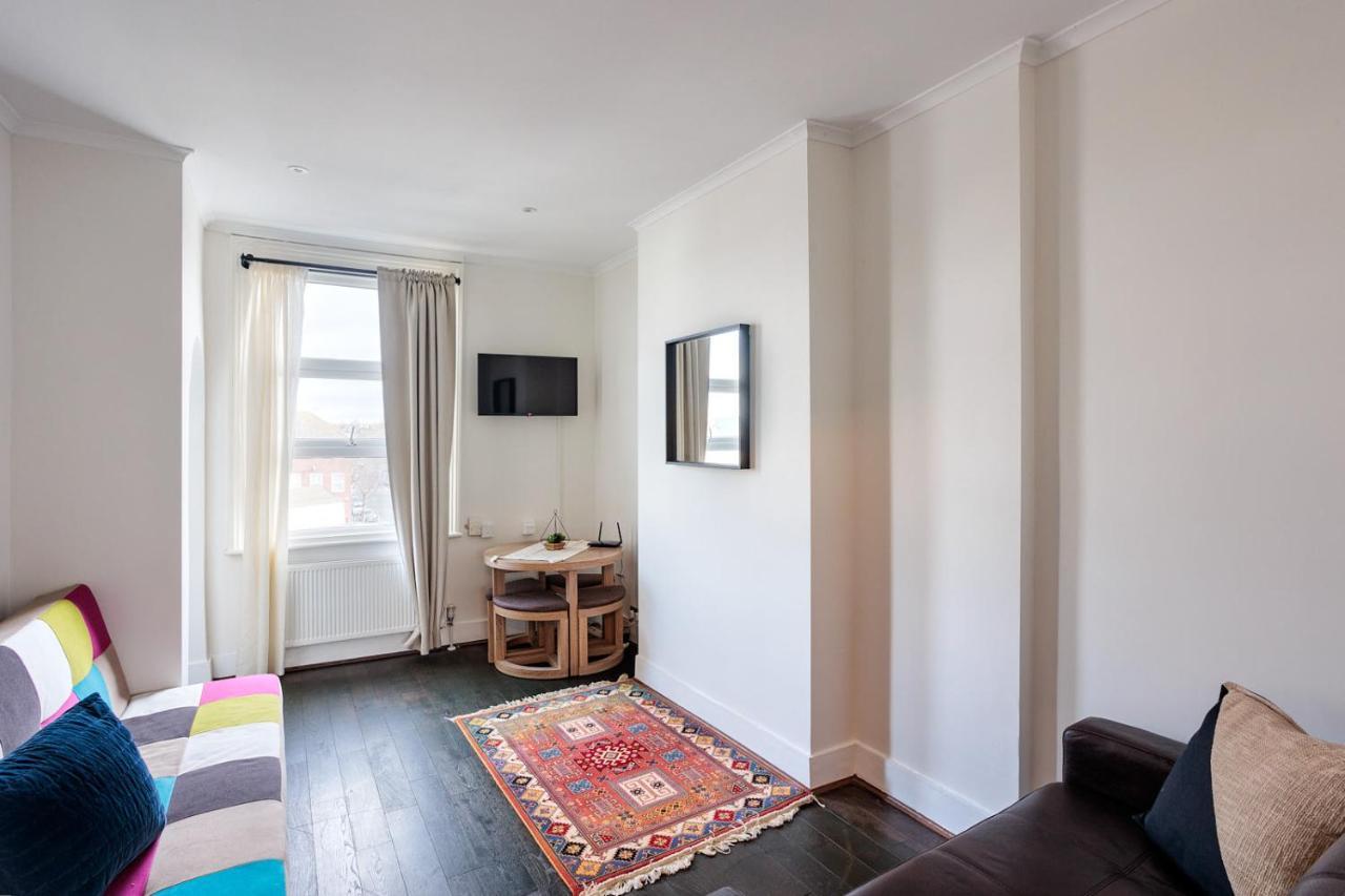 Entire Luxurious Flat Sleeps 4 Persons