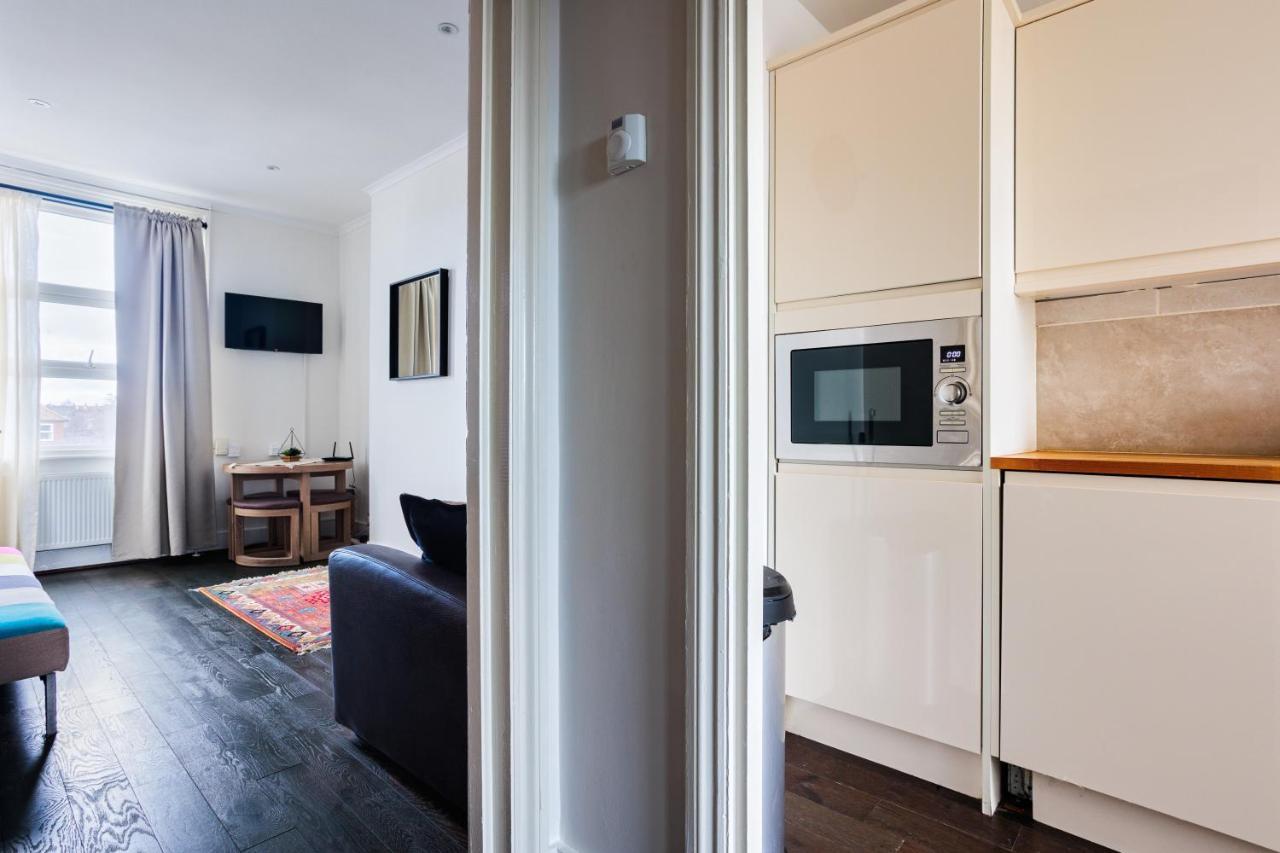 Entire Luxurious Flat Sleeps 4 Persons Apartment *