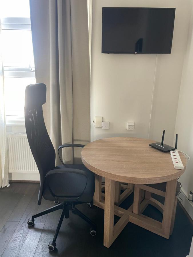 Entire Luxurious Flat Sleeps 4 Persons London