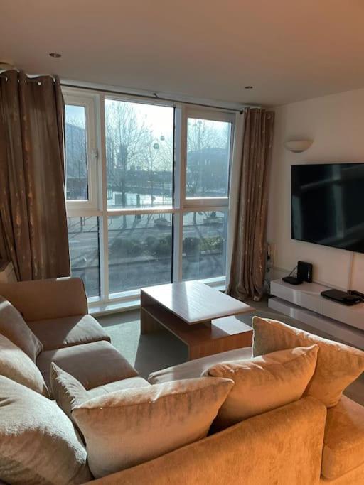 1 Bedroom Royal Docks Apartment
