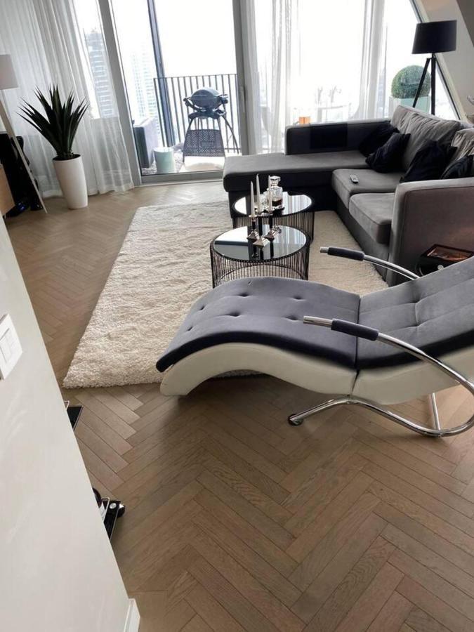 Charming 2-bed In Apartment