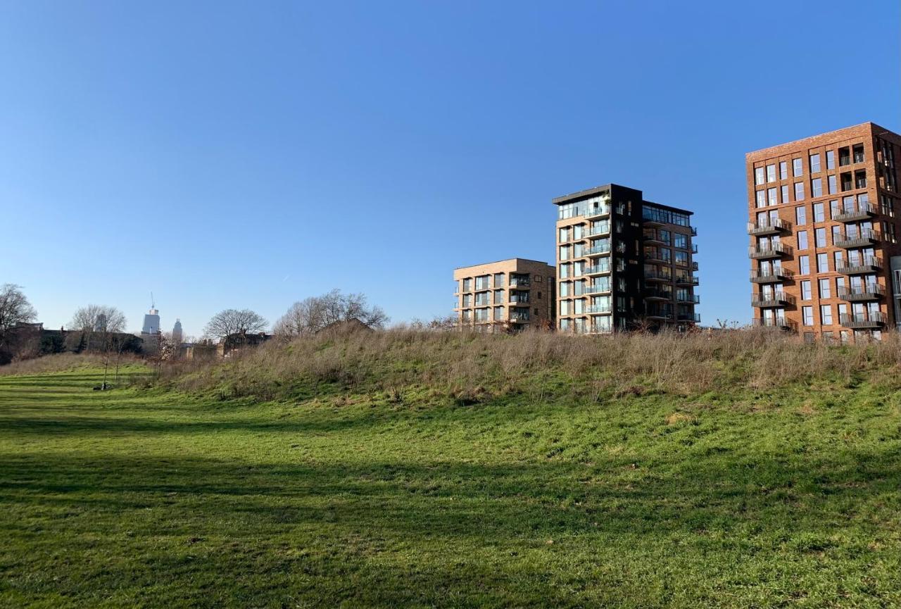 Burgess Park Penthouse Homestay *