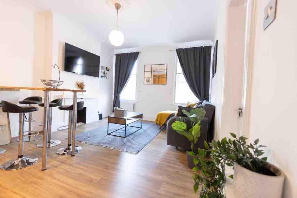 Apartamento Lovely 2 Bedroom In Chelsea Sw3 Londres