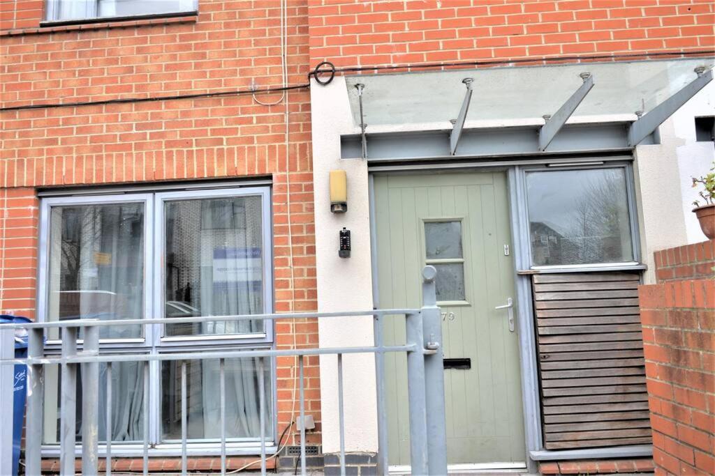 Holiday home 4 Bedroom House London