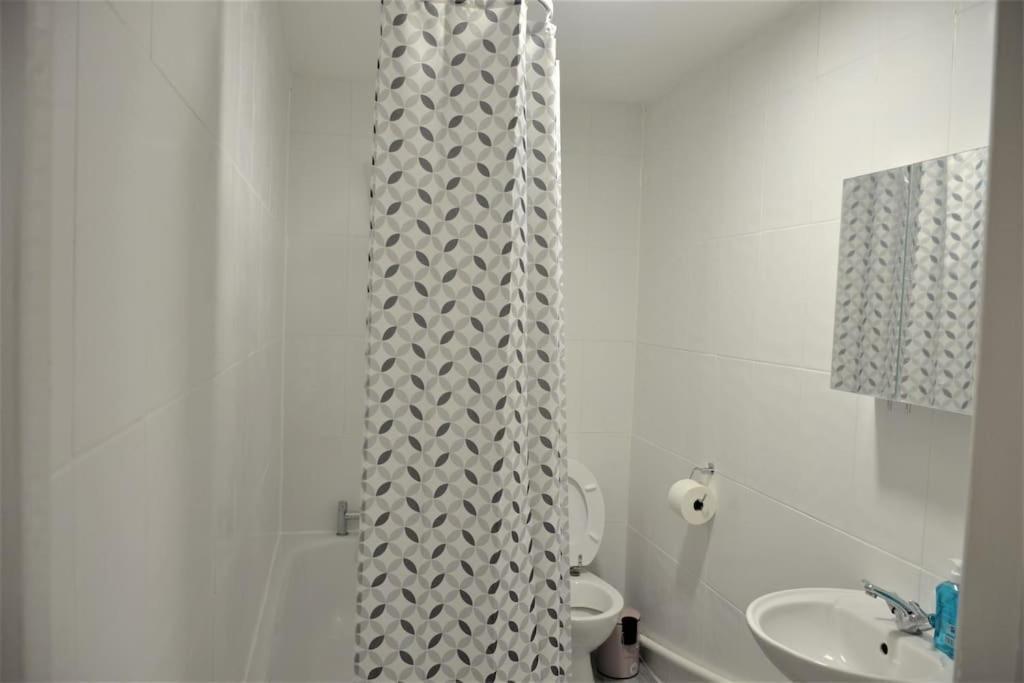 4 Bedroom House *