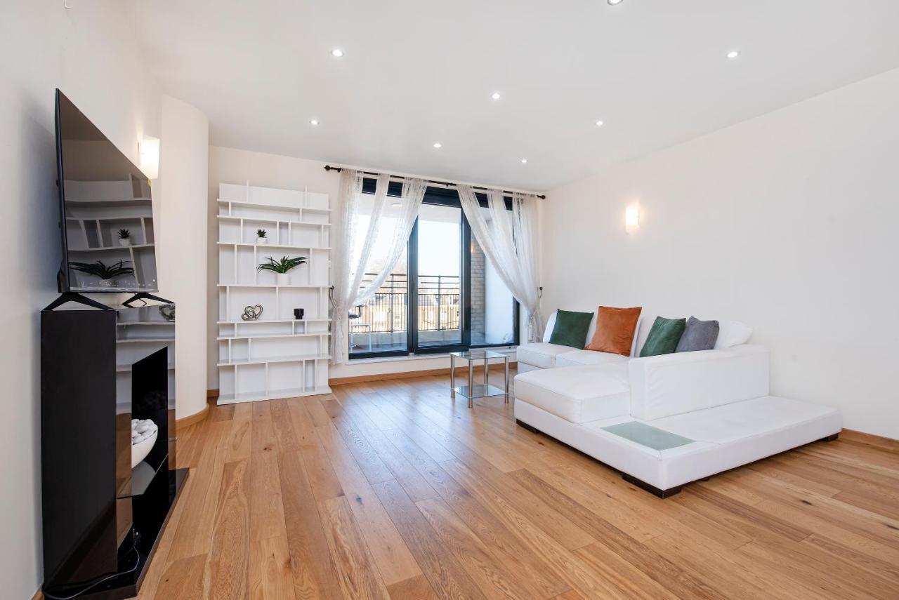 And Spacious 2 Bed Appartement *