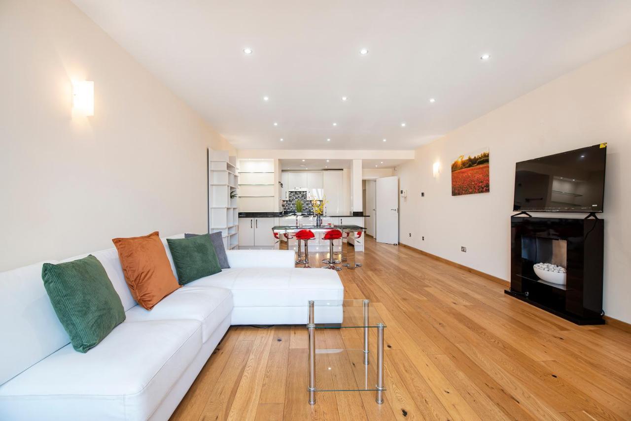 And Spacious 2 Bed * Londen