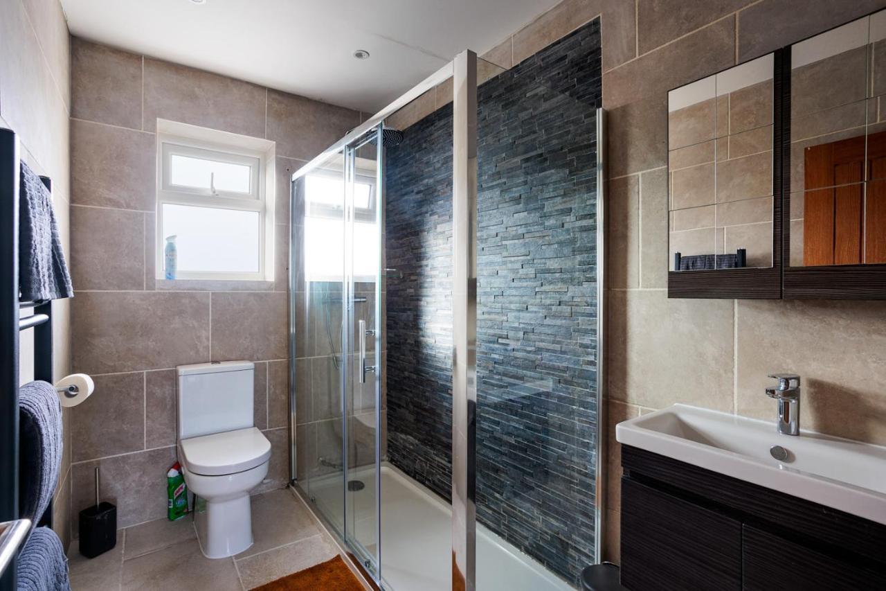 Entire Luxurious Flat Sleeps 4 Persons Apartment London