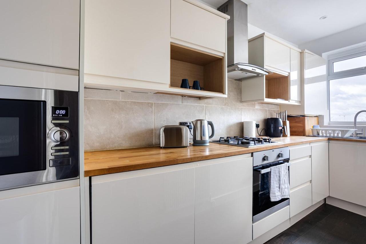 Apartment Entire Luxurious Flat Sleeps 4 Persons